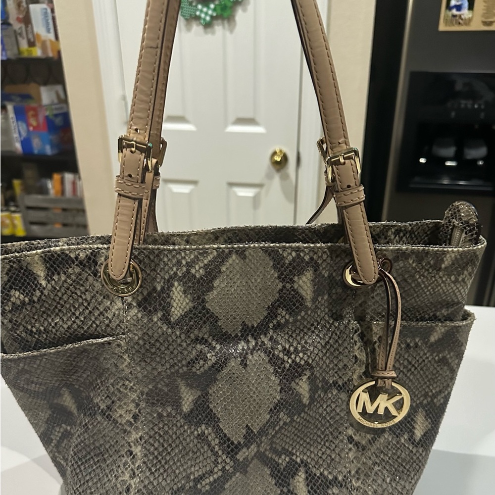 Michael Kors Snake Skin Tote Black/Cream with Gold Accents. Adjustable S…